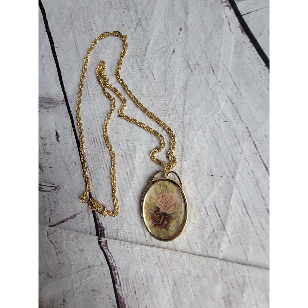 Vintage Cameo Style Gold Tone Pendant Necklace 24in Chain Roses Unbranded
